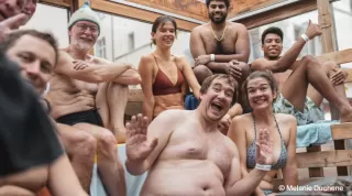 Leute in Sauna