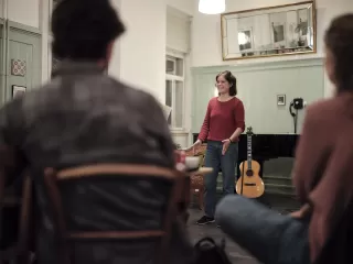 Mayra, die Kunstschaffende, erzählt über Ting